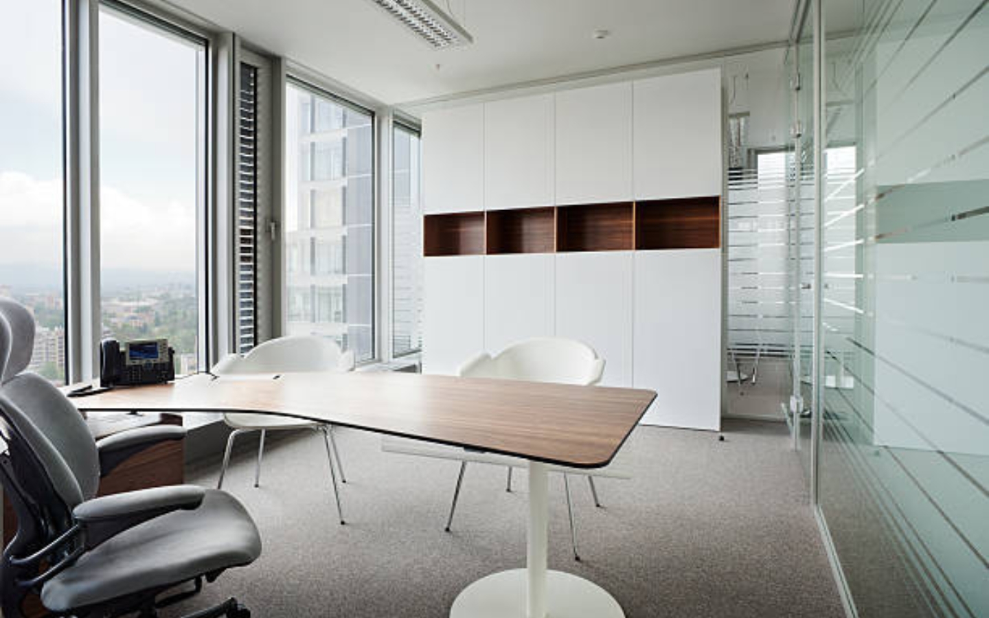 xr:d:DAFb3EJwhz0:184,j:1059883881327381665,t:23121214 Plug and Play Office Space for rent in MG Road with 10000 Sq Ft