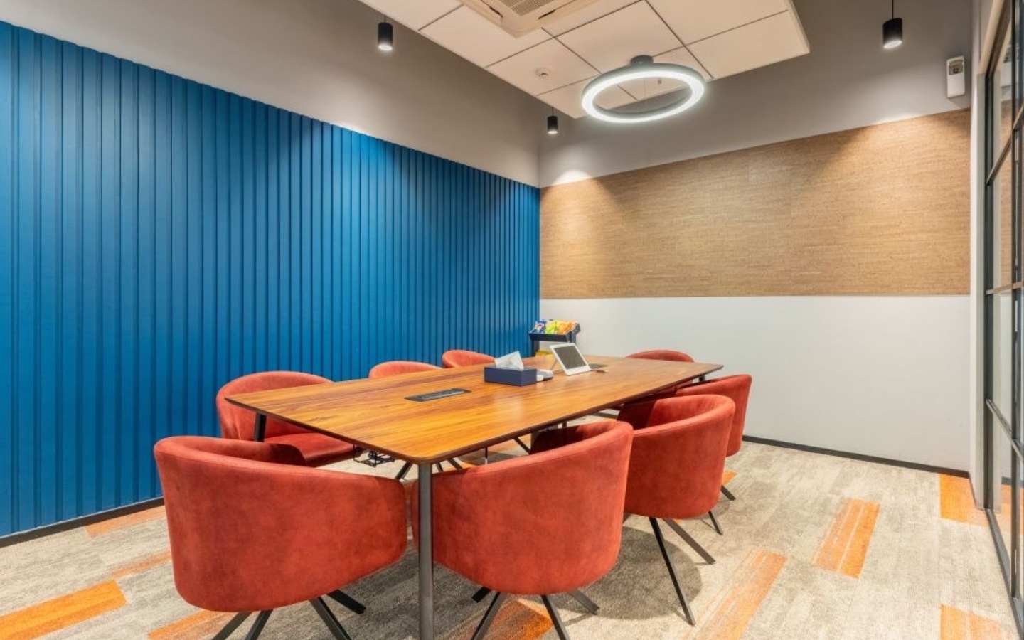 xr:d:DAF23ZYrDqc:289,j:7575468908794344562,t:24010314 Furnished Office Space for rent in Old Airport Road